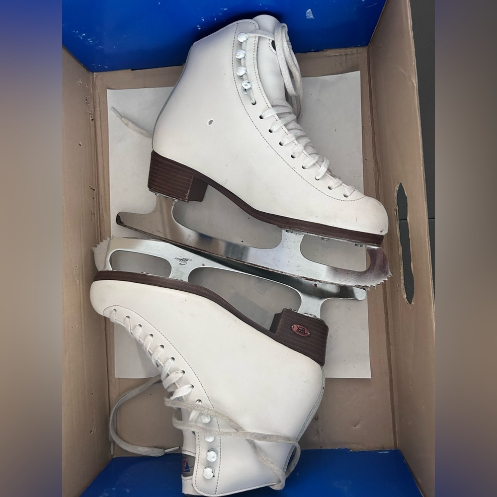 Riedell white size 5 figure ice skates
